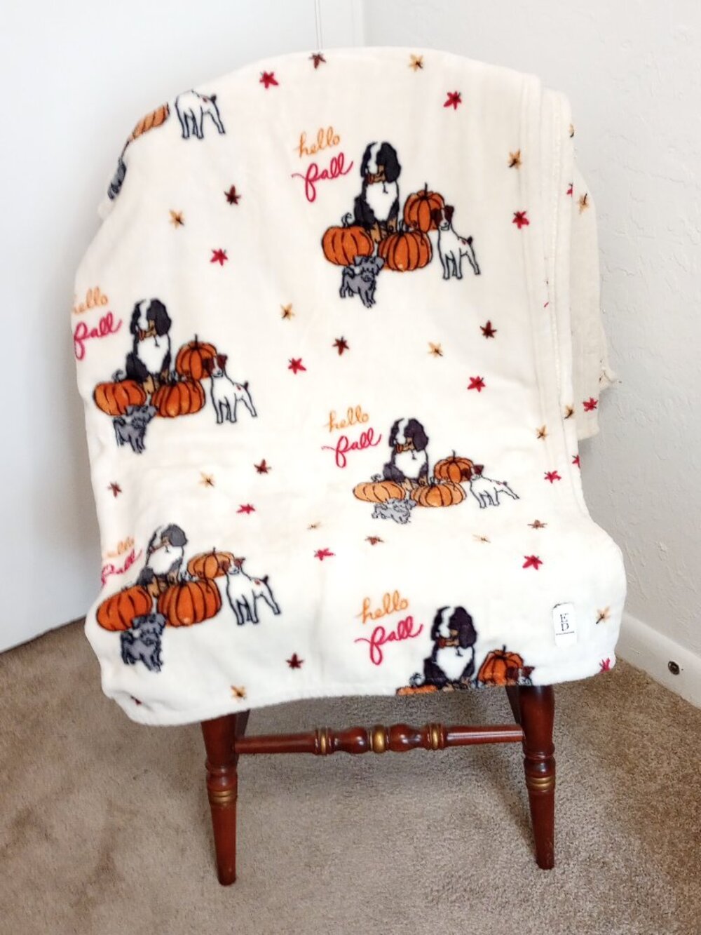 Ellen Degeneres Hello Fall Ultra Plush Soft Dog Motif Throw